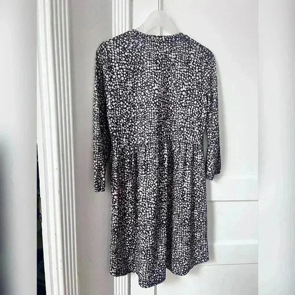 Bae. The Label
UNDER WRAPS MATERNITY NURSING
DRESS in SHADOW PRINT - Picture 4 of 7